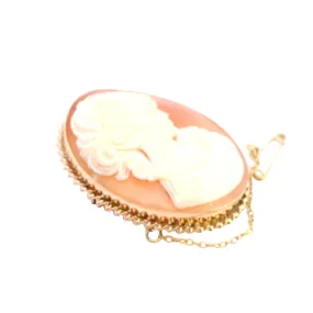 Elegant Vintage 9ct Yellow Gold Shell Cameo Brooch - Timeless Beauty!