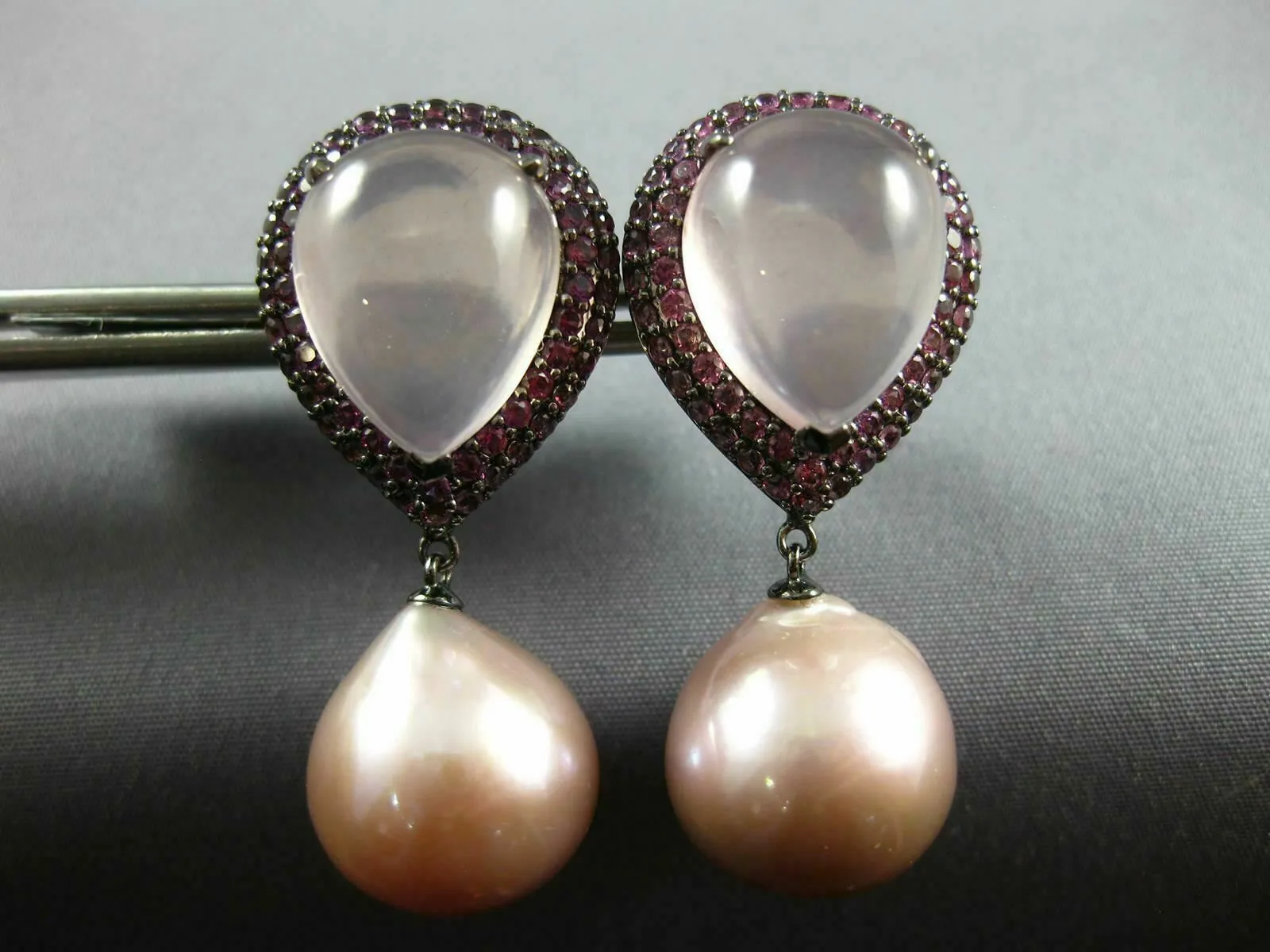 LARGE 10.20CT AAA PINK PEARL SAPPHIRE & QUARTZ 18KT BLACK GOLD HANGING EARRINGS