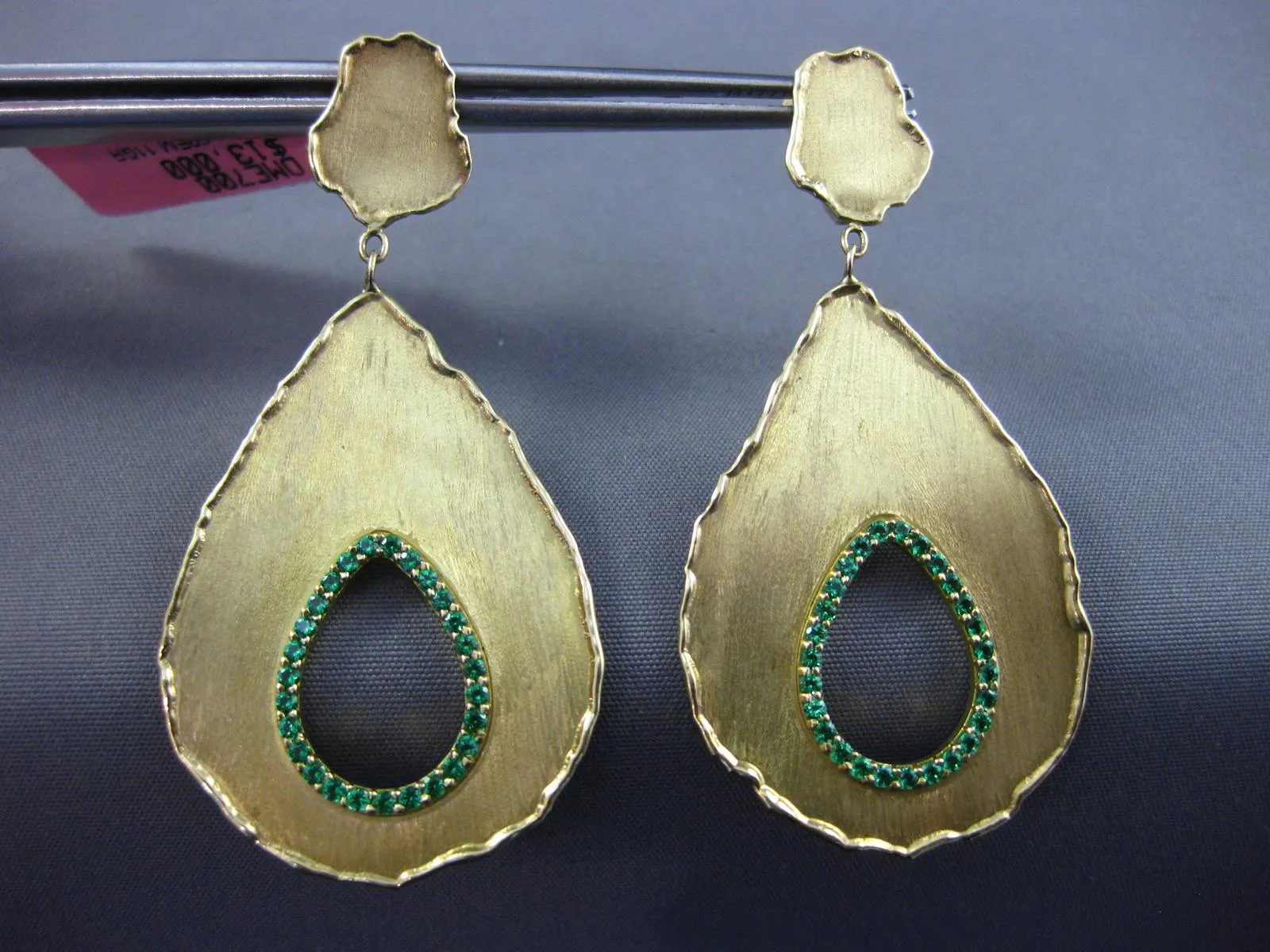 LARGE .52CT AAA EMERALD 14K YELLOW GOLD HAMMERED LOOK TEAR DROP HANGING EARRINGS