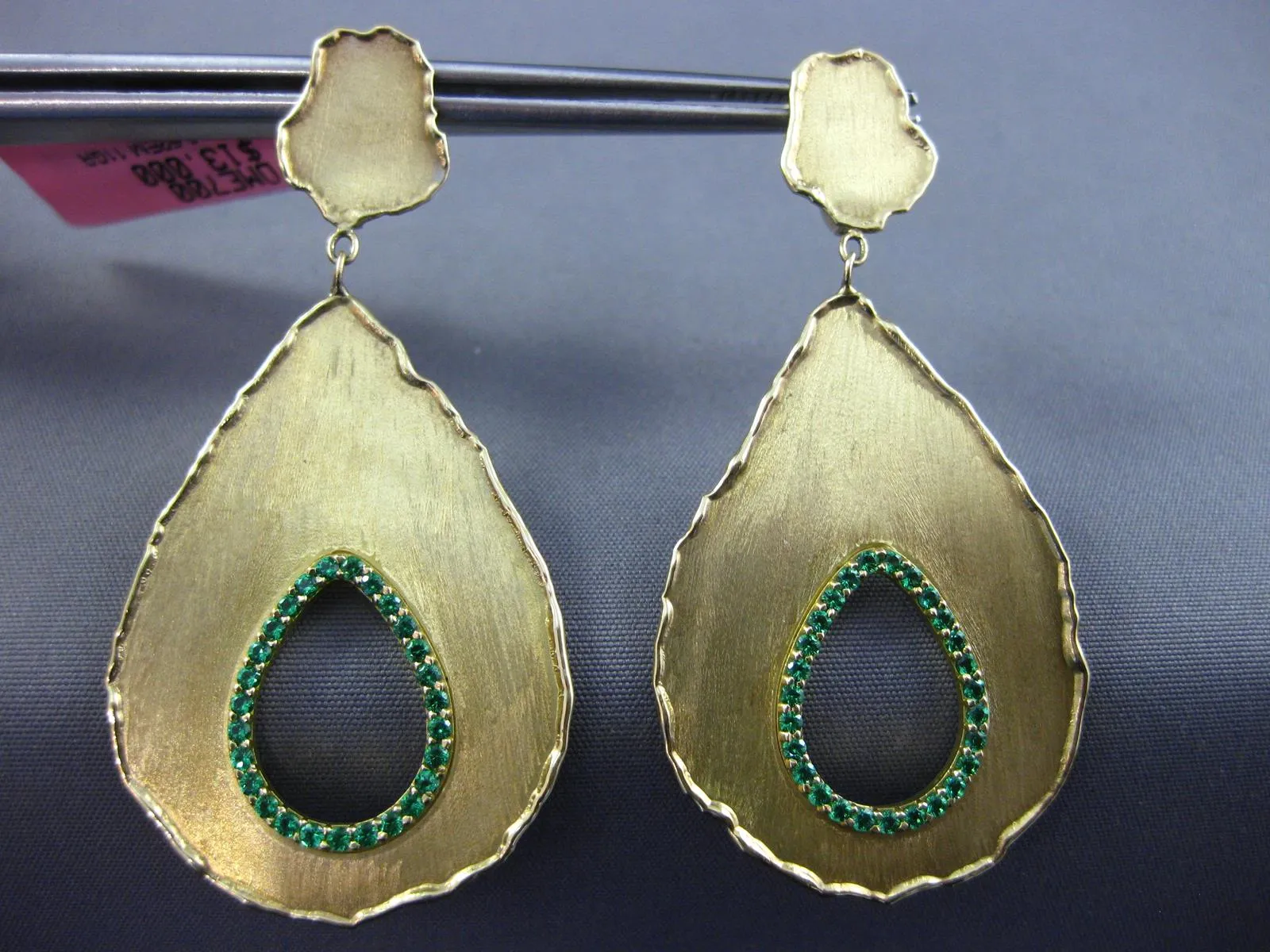 LARGE .52CT AAA EMERALD 14K YELLOW GOLD HAMMERED LOOK TEAR DROP HANGING EARRINGS