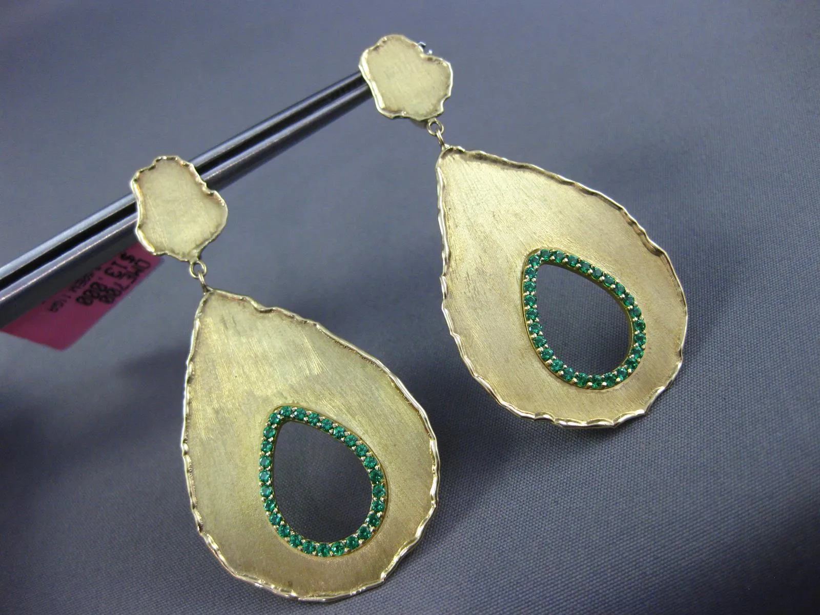 LARGE .52CT AAA EMERALD 14K YELLOW GOLD HAMMERED LOOK TEAR DROP HANGING EARRINGS