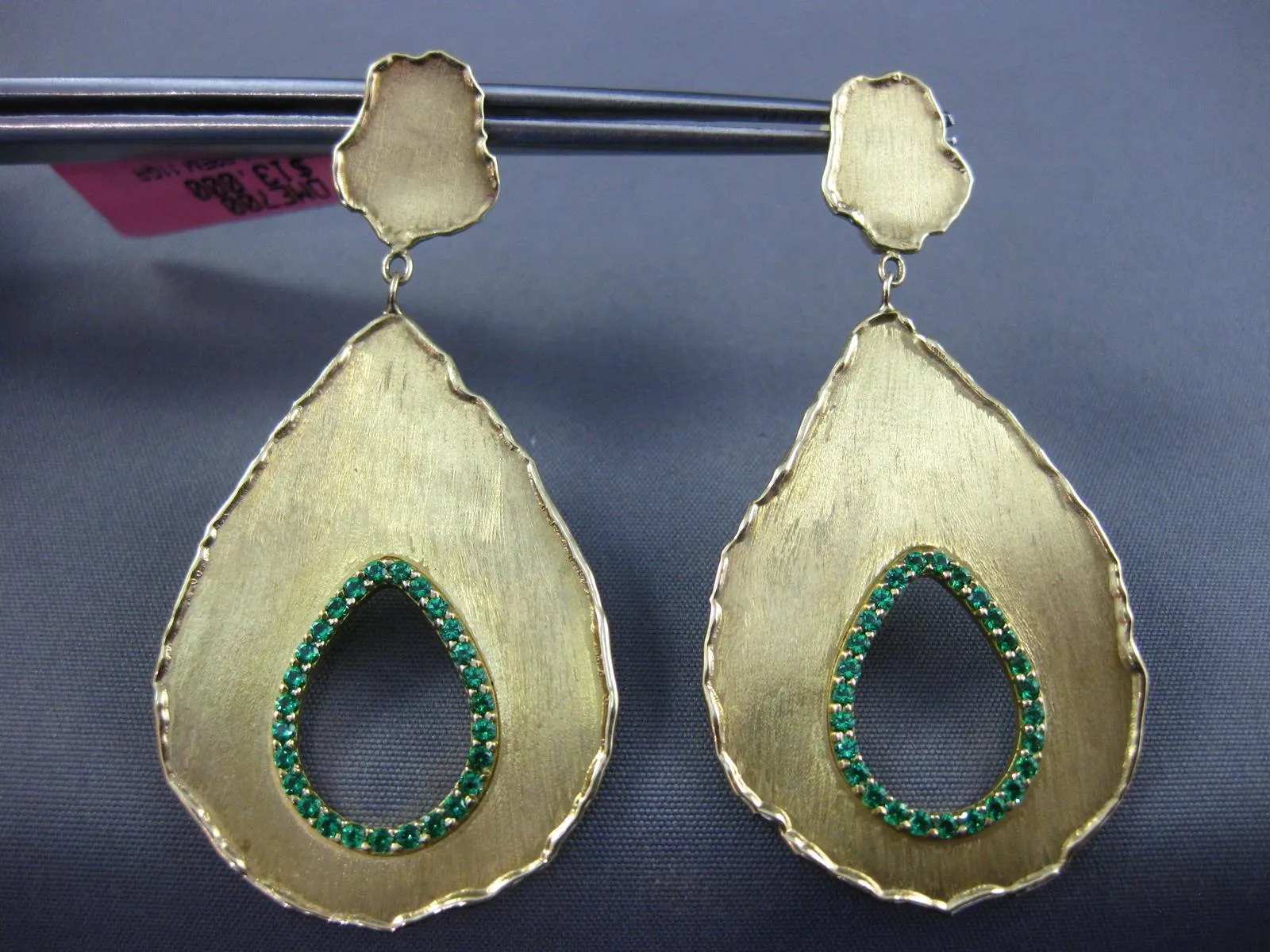 LARGE .52CT AAA EMERALD 14K YELLOW GOLD HAMMERED LOOK TEAR DROP HANGING EARRINGS