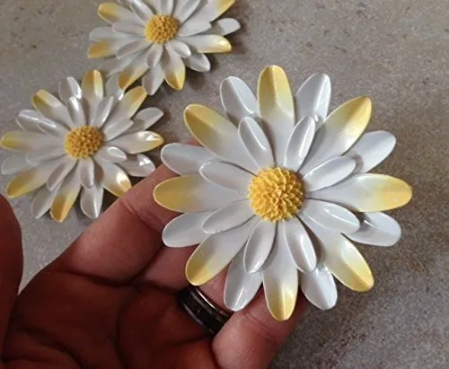 Large White and Yellow Brooch Daisy