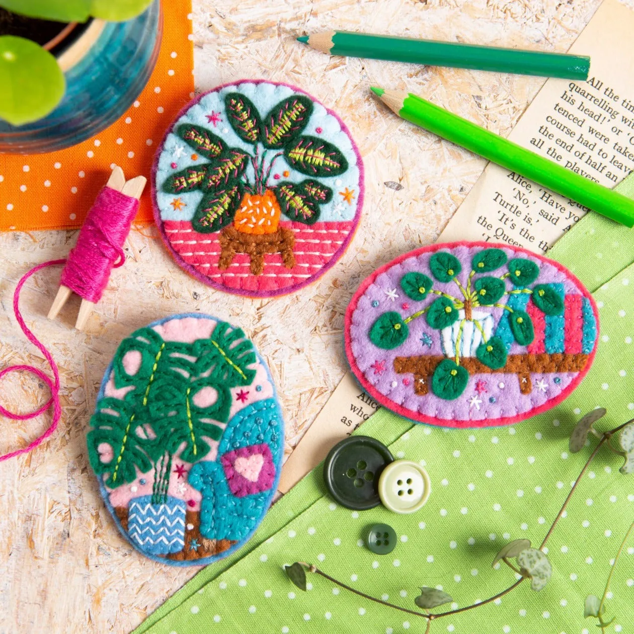 Prayer Plant Felt Craft Brooch Kit