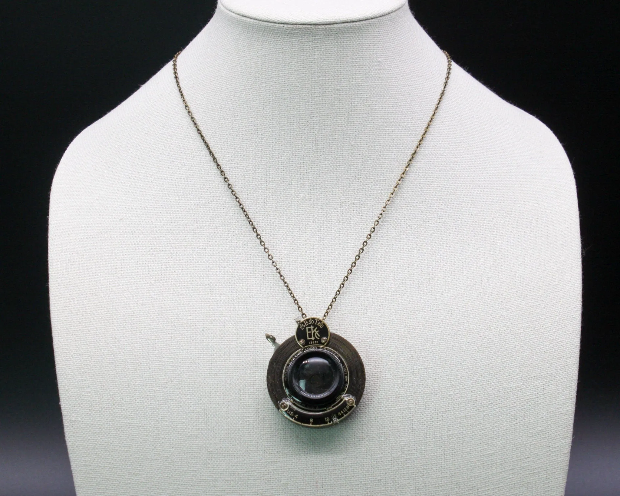 Vintage Medium Camera Lens Pendant Necklace, Gift for Wife, Eco-friendly upcycled Statement Jewelry for her, handmade steampunk jewelry