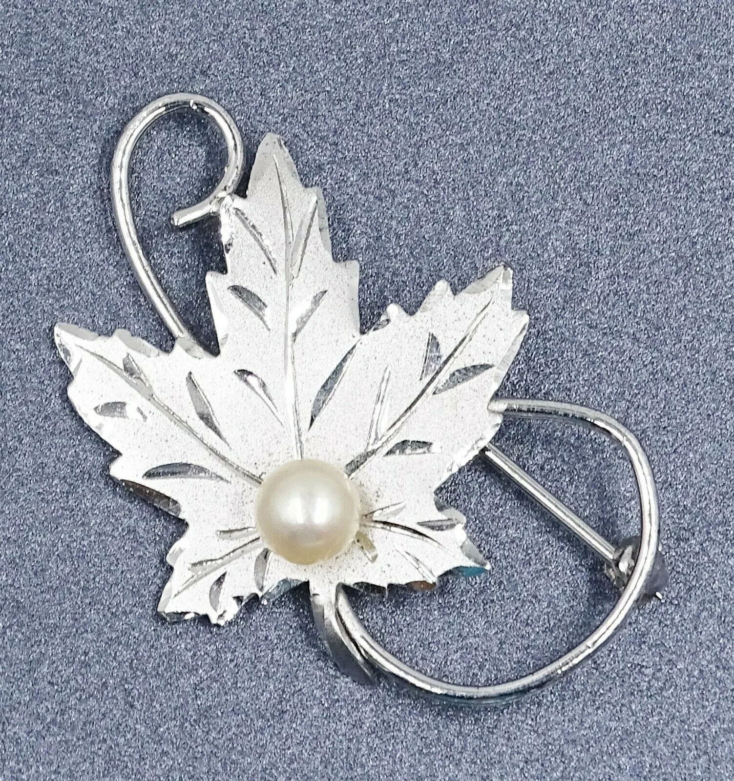 Womens Brooch Silver Toned Maple Leaf & Pearl Pin Vintage Collectable