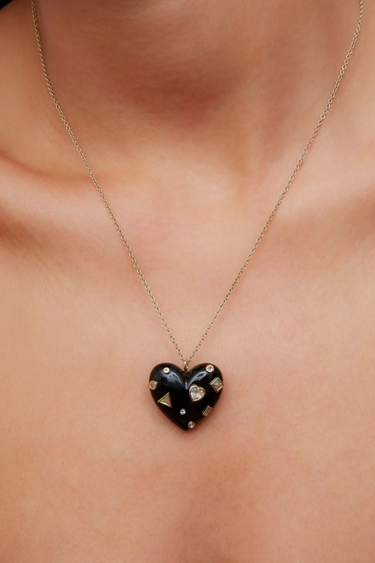 Yvonne Léon Confetti Heart Onyx Necklace - Yellow Gold